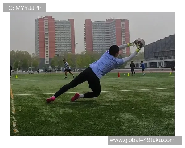 足球守门员的艺术与技巧探索守门状的关键要素与训练方法分享